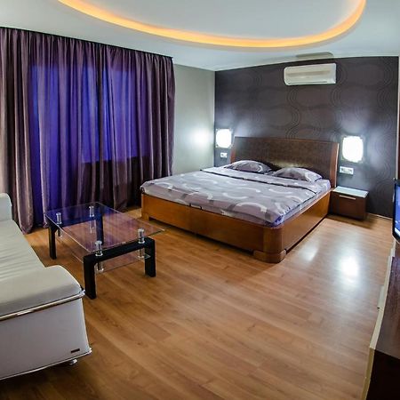 Hotrent Pechersk Lesy 20/22 Киев Экстерьер фото