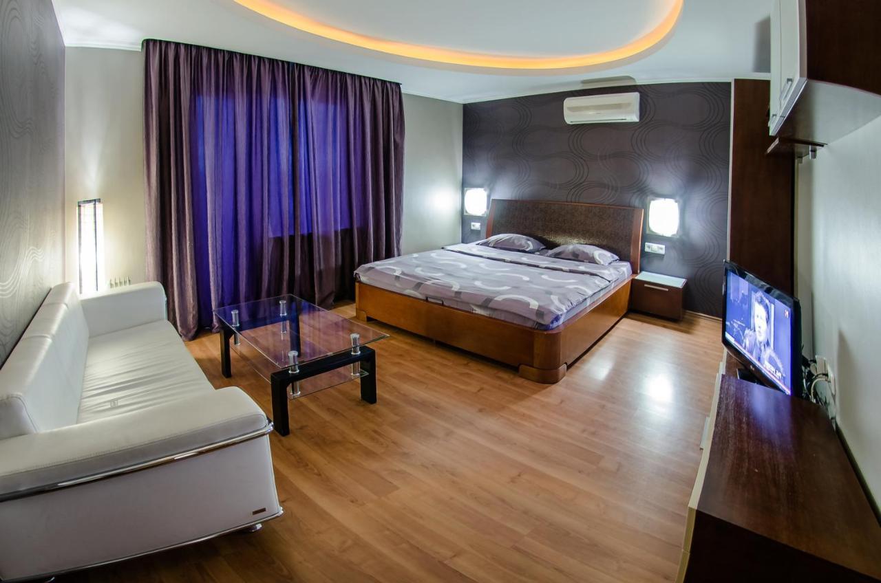 Hotrent Pechersk Lesy 20/22 Киев Экстерьер фото